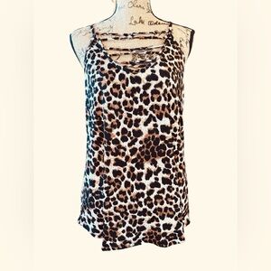 Bibi Stylish Leopard Print Top Size Médium NWT
